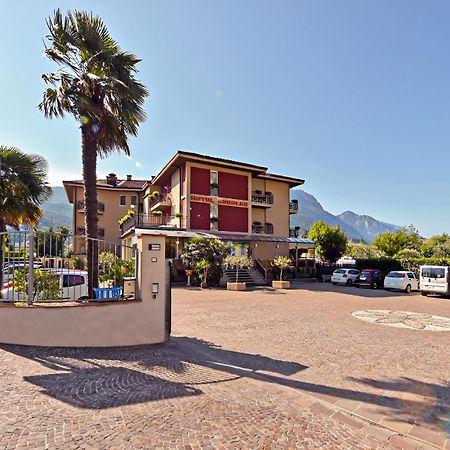 Hotel Angelini Торболе Экстерьер фото