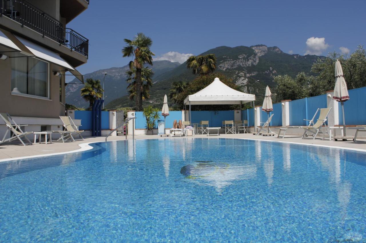 Hotel Angelini Торболе Экстерьер фото