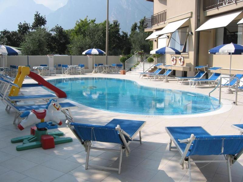 Hotel Angelini Торболе Экстерьер фото