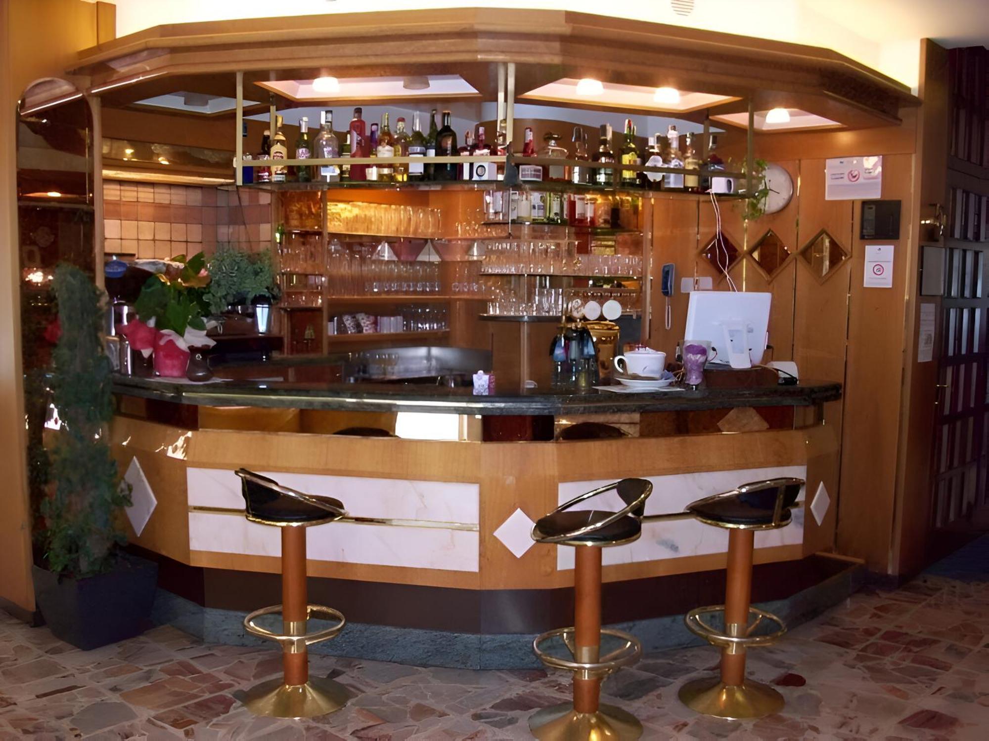 Hotel Angelini Торболе Экстерьер фото