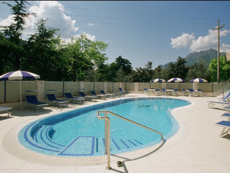 Hotel Angelini Торболе Экстерьер фото