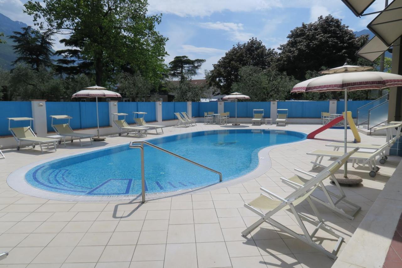 Hotel Angelini Торболе Экстерьер фото